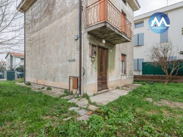 casa indipendente in vendita a Pesaro in zona Villa Fastiggi