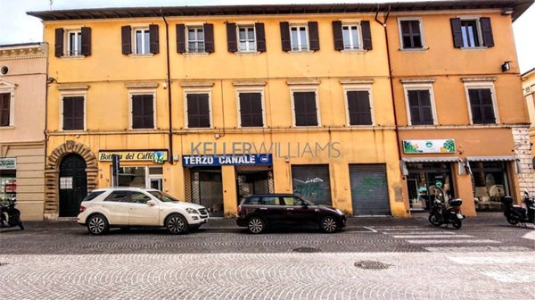 negozio in vendita a Pesaro in zona Centro Città