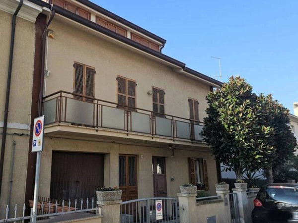 casa indipendente in vendita a Pesaro in zona Santa Veneranda