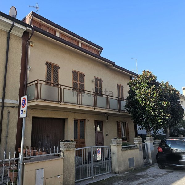 casa indipendente in vendita a Pesaro
