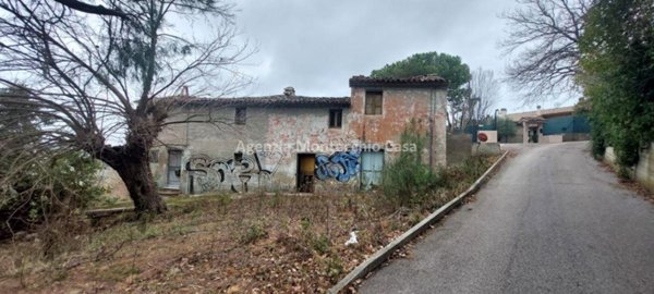 casa indipendente in vendita a Pesaro in zona Cattabrighe