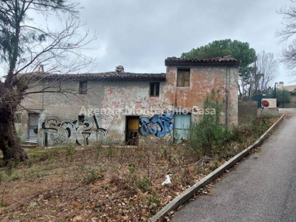 casa indipendente in vendita a Pesaro in zona Centro Città