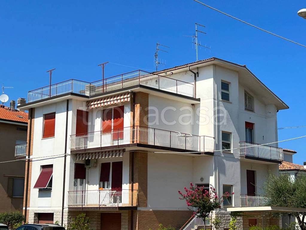 casa indipendente in vendita a Pesaro in zona Villa Ceccolini