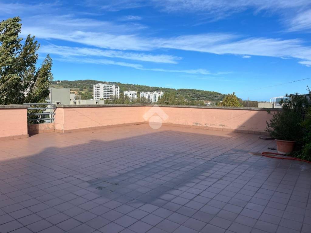 appartamento in vendita a Pesaro in zona Santa Veneranda