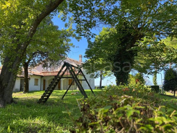casa indipendente in vendita a Pesaro in zona Novilara