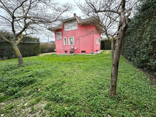 casa indipendente in vendita a Pesaro in zona Vismara