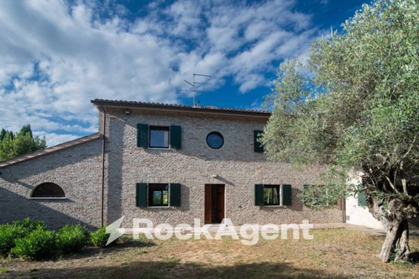 casa indipendente in vendita a Pesaro in zona Mare