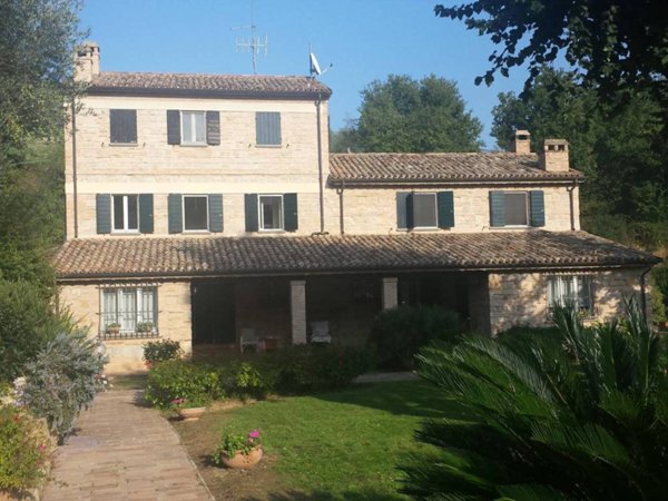 casa indipendente in vendita a Pesaro