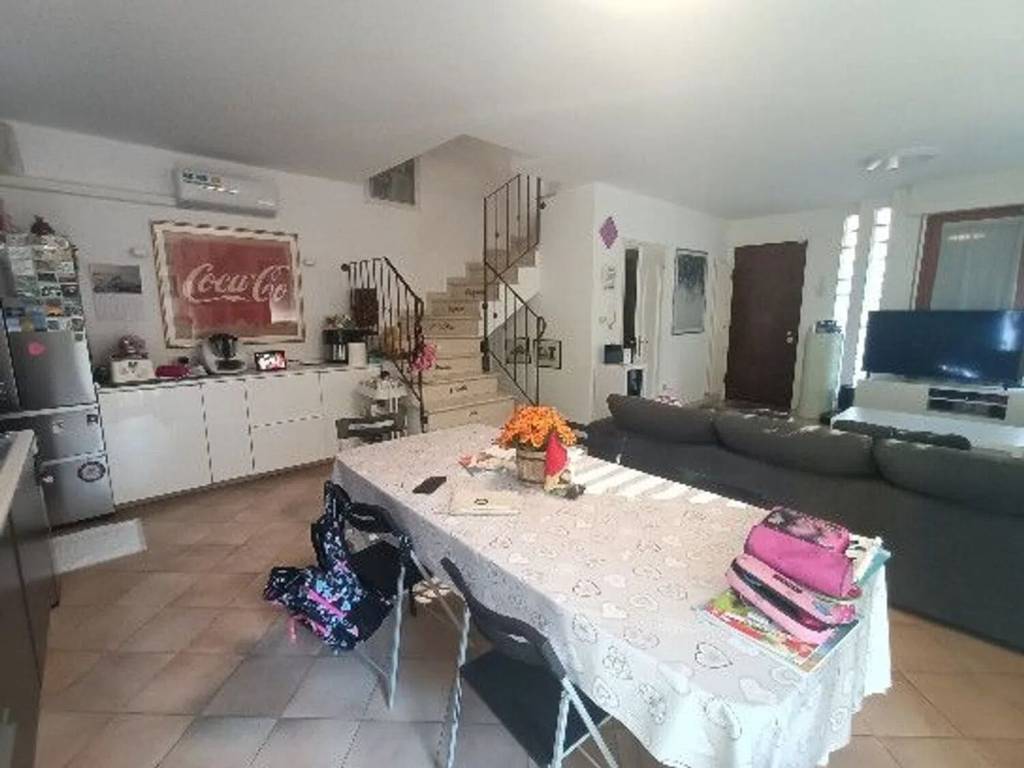 casa indipendente in vendita a Pesaro