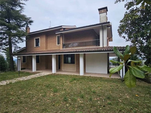 casa indipendente in vendita a Pesaro in zona Mare