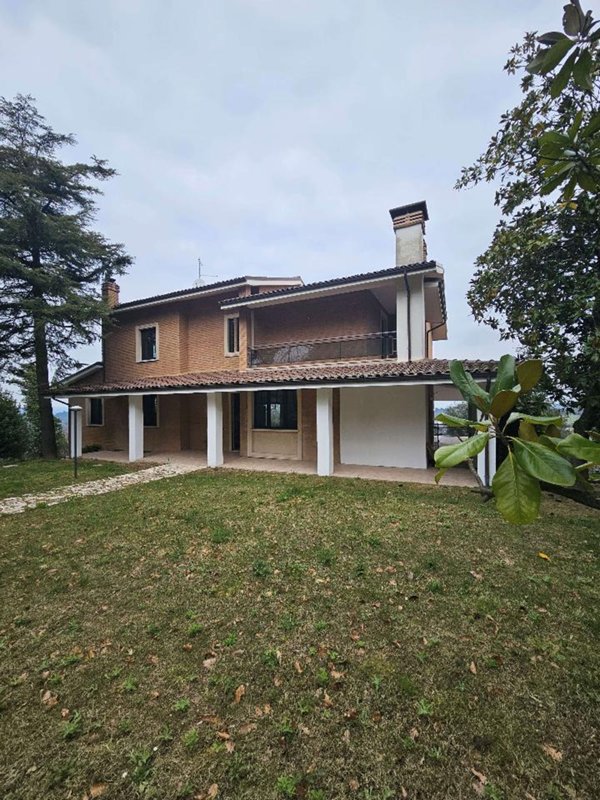 casa indipendente in vendita a Pesaro in zona Mare