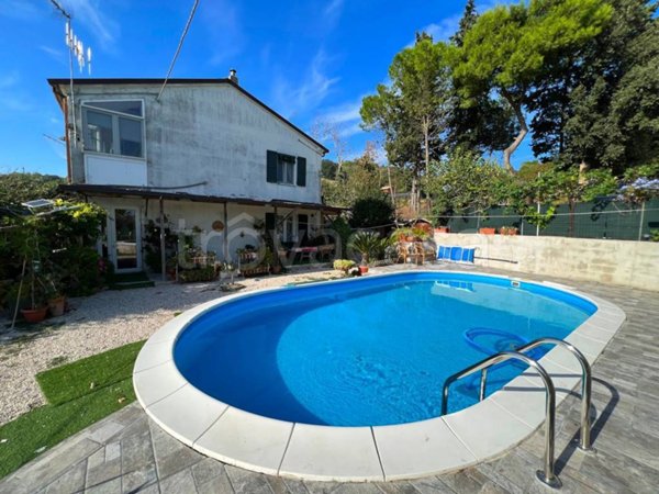 casa indipendente in vendita a Pesaro in zona San Bartolo