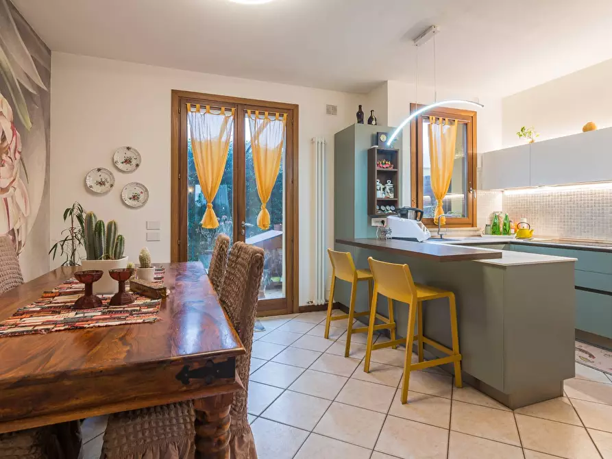 casa indipendente in vendita a Pesaro