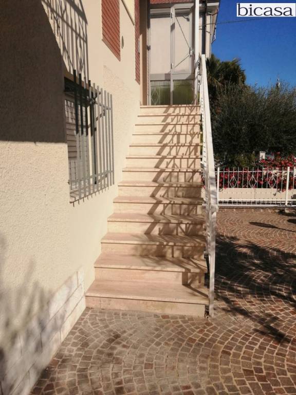 casa indipendente in vendita a Pesaro in zona Villa Fastiggi