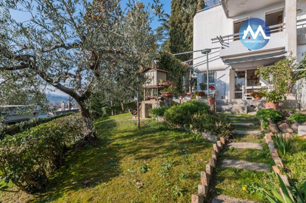 casa indipendente in vendita a Pesaro in zona Cattabrighe