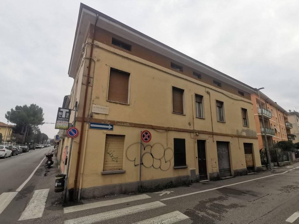 locale commerciale in vendita a Pesaro in zona Novilara