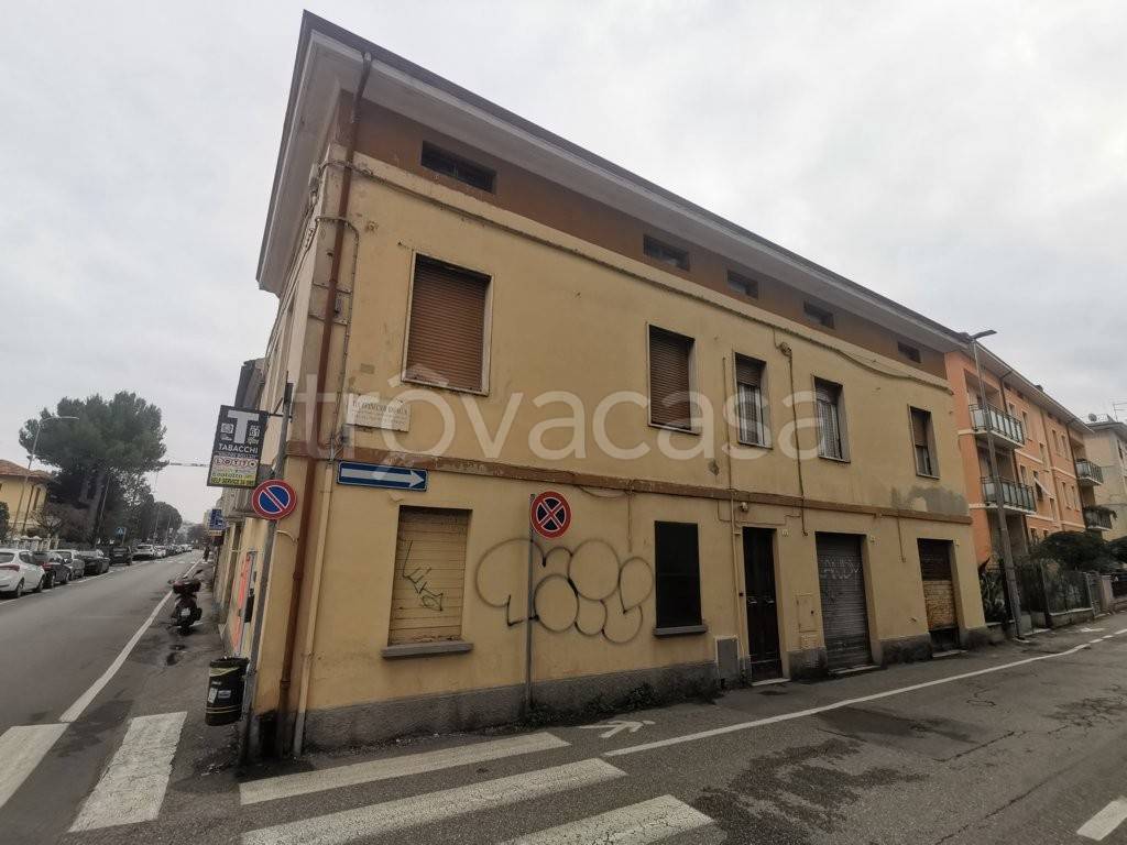 locale commerciale in vendita a Pesaro in zona Novilara