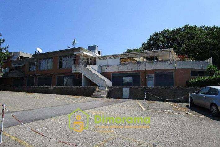 locale commerciale in vendita a Pesaro