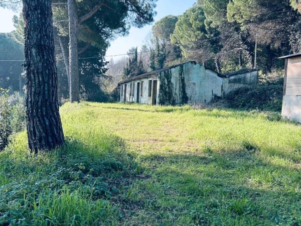 casa indipendente in vendita a Pesaro in zona Trebbiantico