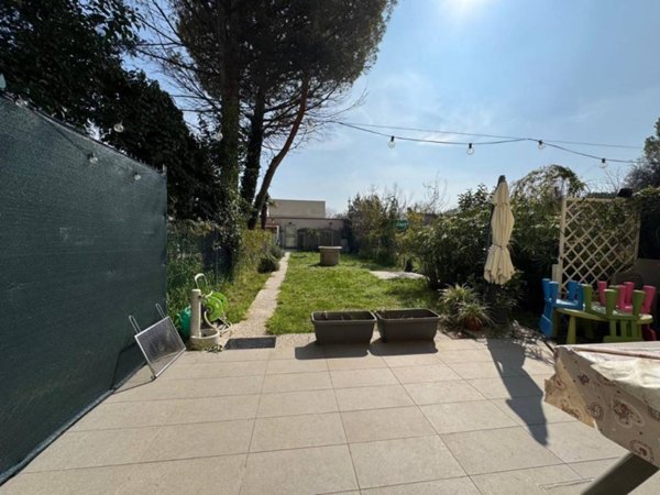 casa indipendente in vendita a Pesaro in zona Centro Città