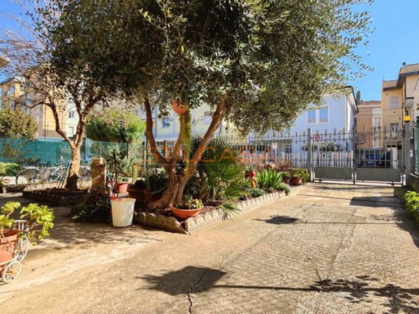 casa indipendente in vendita a Pesaro in zona Novilara