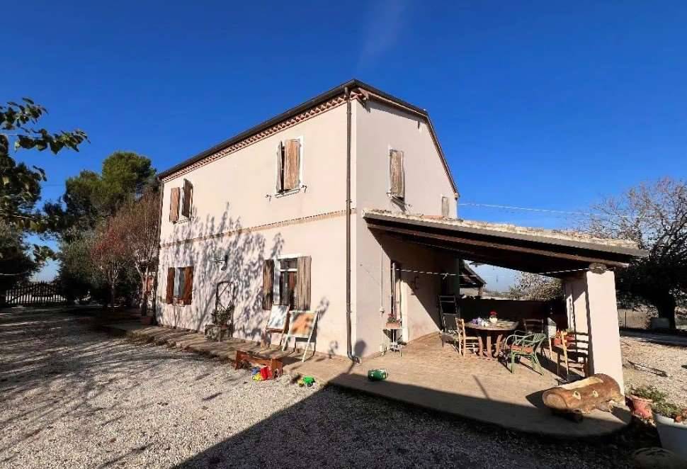 casa indipendente in vendita a Pesaro in zona Candelara