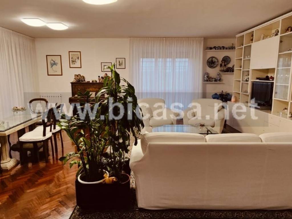 appartamento in vendita a Pesaro in zona Santa Veneranda