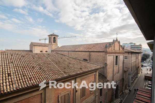 appartamento in vendita a Pesaro in zona Centro Città