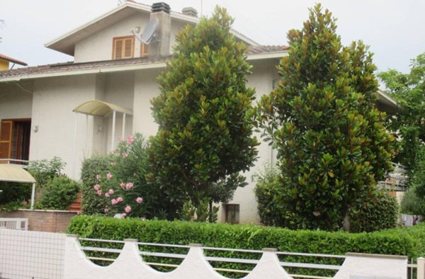 casa indipendente in vendita a Pesaro in zona Villa Ceccolini