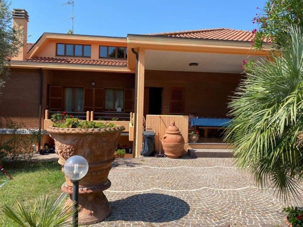 casa indipendente in vendita a Pesaro in zona Montegranaro