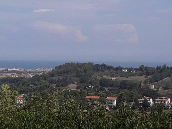 casa indipendente in vendita a Pesaro in zona Mare