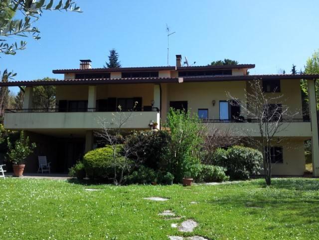 casa indipendente in vendita a Pesaro