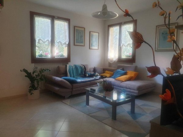 casa indipendente in vendita a Pesaro in zona Pantano
