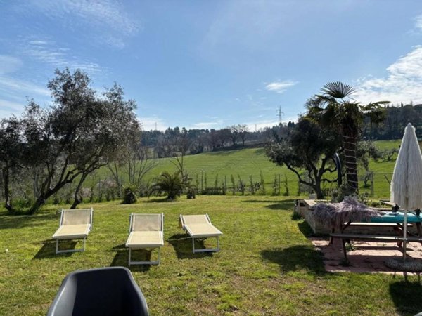 casa indipendente in vendita a Pesaro