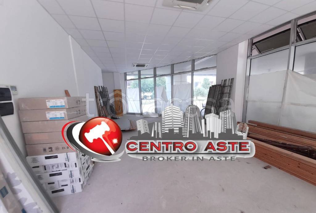 negozio in vendita a Pesaro in zona Porto