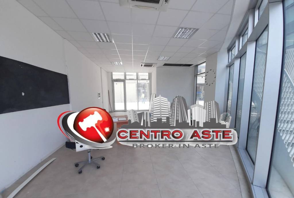 negozio in vendita a Pesaro in zona Porto