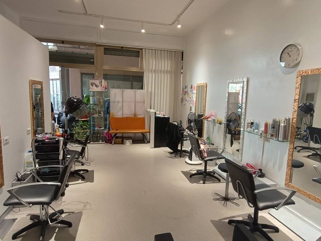 negozio in vendita a Pesaro in zona Centro Città