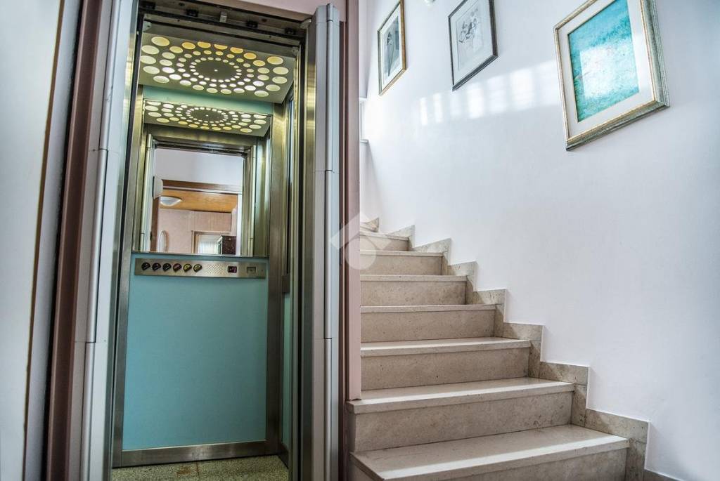 casa indipendente in vendita a Pesaro in zona Centro Città