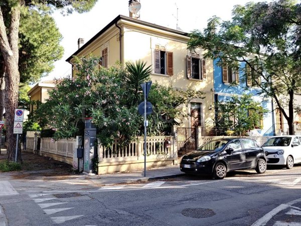 casa indipendente in vendita a Pesaro in zona Porto