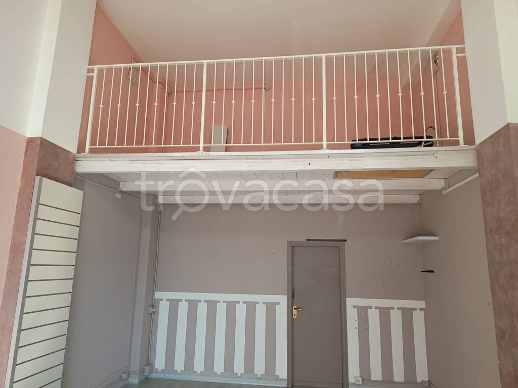 negozio in vendita a Pesaro in zona Novilara