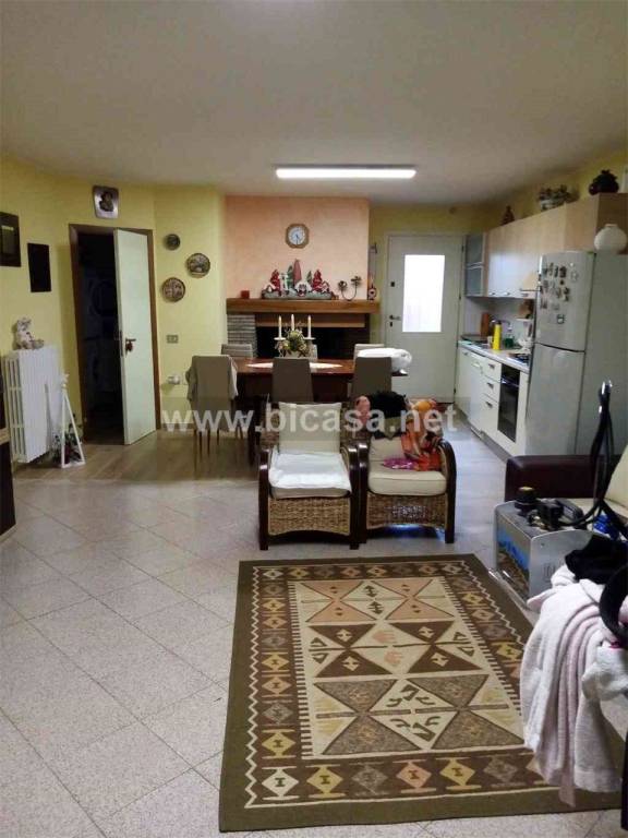 casa indipendente in vendita a Pesaro in zona Tre Ponti