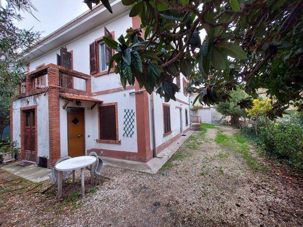 casa indipendente in vendita a Pesaro in zona Novilara