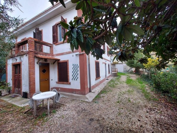 casa indipendente in vendita a Pesaro in zona Novilara
