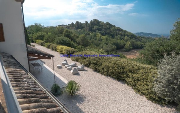 casa indipendente in vendita a Pesaro in zona Novilara