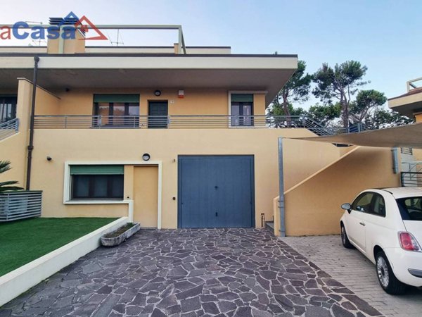 casa indipendente in vendita a Pesaro in zona Mare