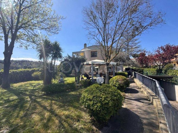 casa indipendente in vendita a Pesaro in zona Loreto