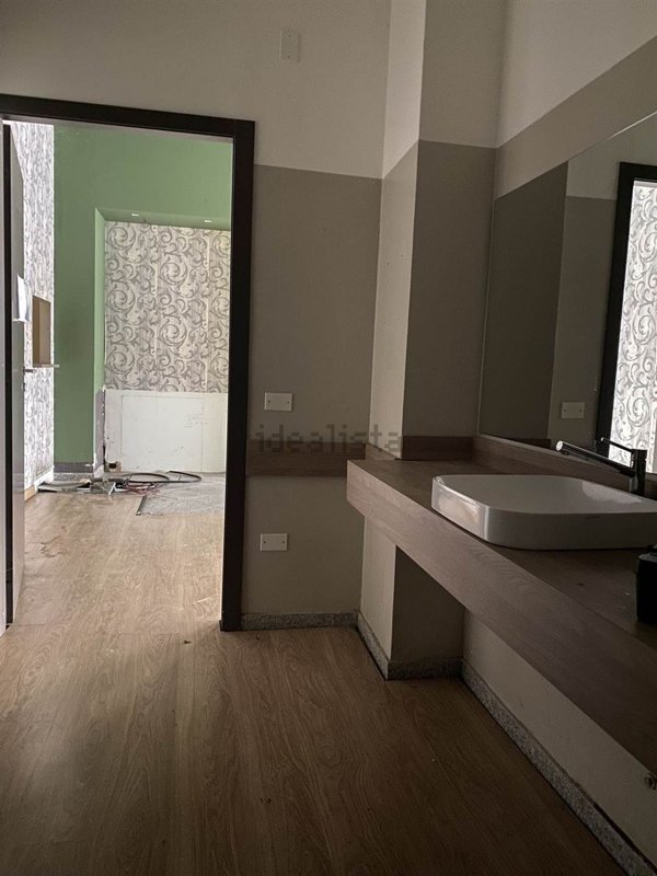 locale commerciale in vendita a Pesaro in zona Centro Città