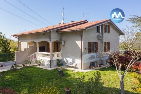 casa indipendente in vendita a Pesaro in zona Candelara