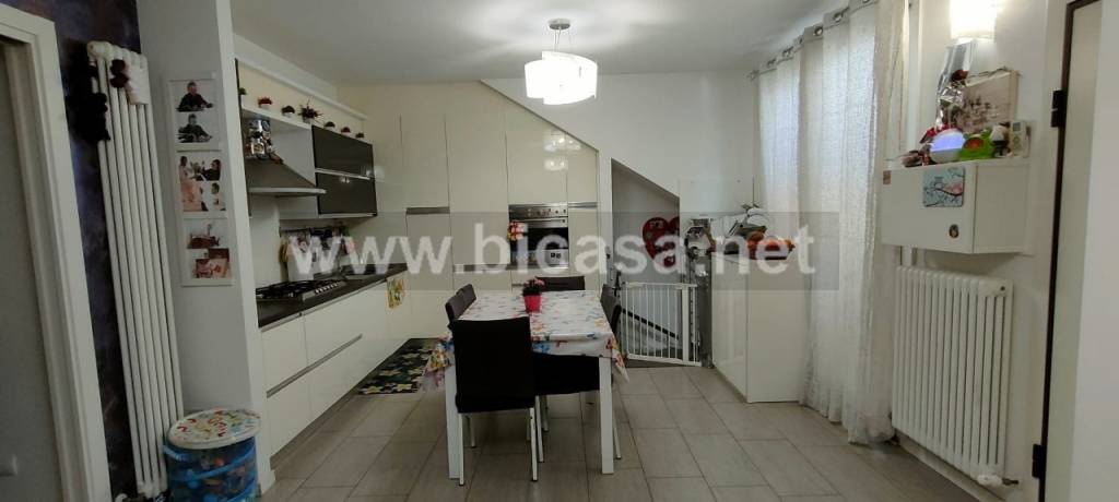 casa indipendente in vendita a Pesaro in zona Santa Maria dell'Arzilla