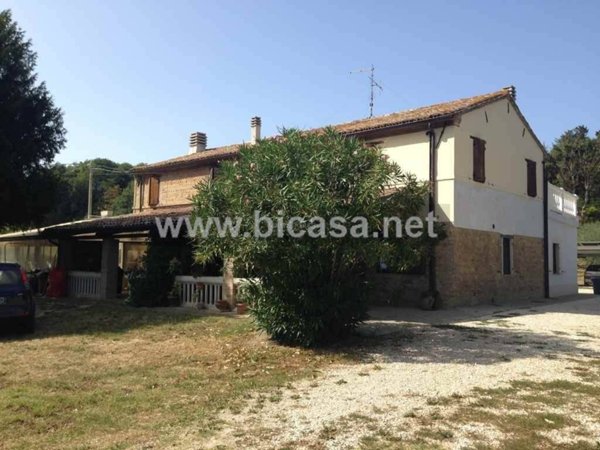 casa indipendente in vendita a Pesaro in zona Cattabrighe
